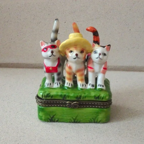 Whimsical Ceramic Cat Trinket Pill Box - Tabby & Calico Cat Lover Home Decor - Picture 2 of 8